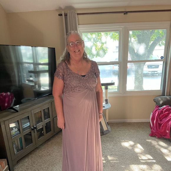 Meet your Posher, Sue - Picture 1 of 1